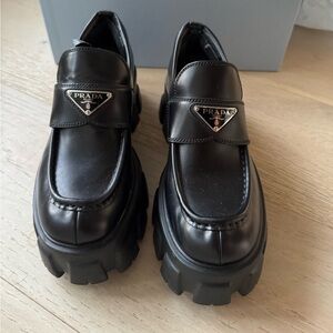 Brushed leather Monolith loafers size 36,5